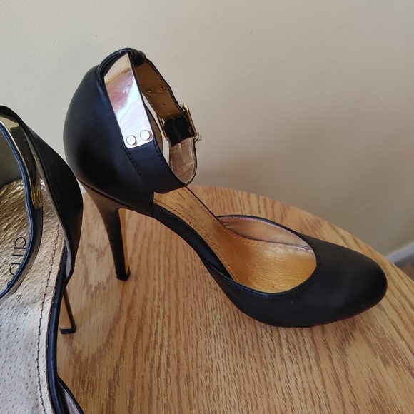 Diba Black heels with gold detailing shoes size 6.5 - Picture 10 of 11